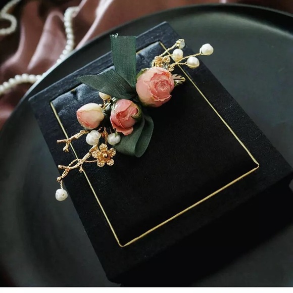 Handmade Jewelry Brooches - Picture 5 of 8